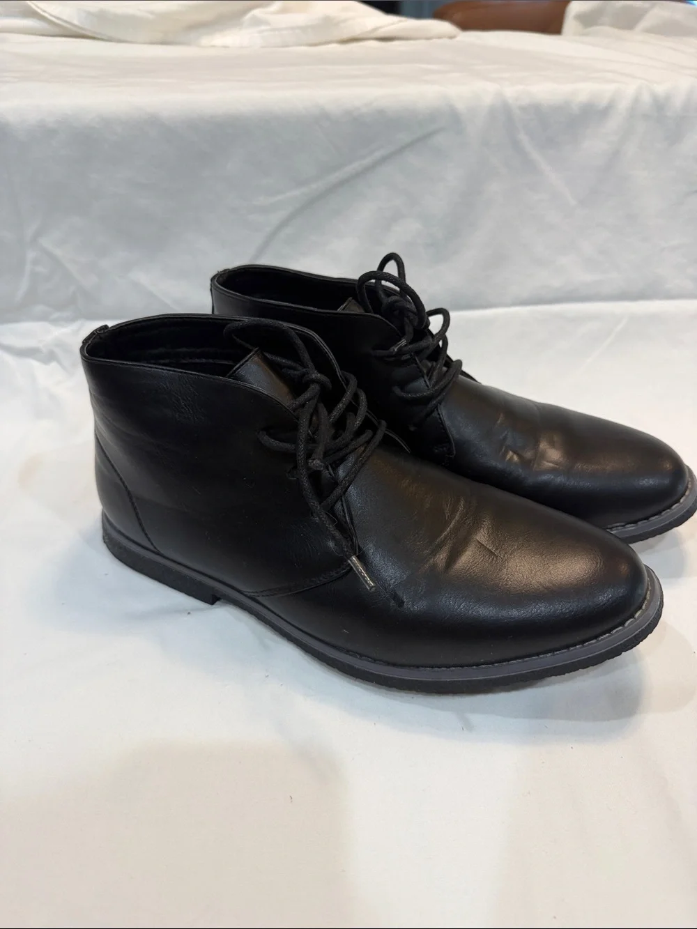 London Fog Men's Black Leather Chukka Boots - Lace-Up